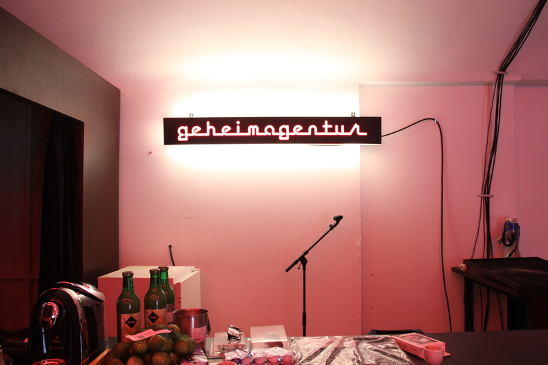 Call & Response: Ein Wettbüro
