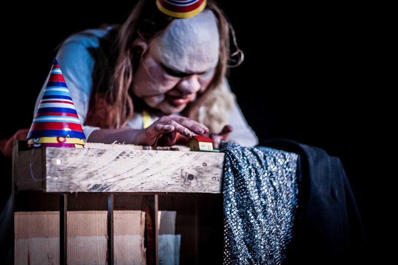 Theater Julia Raab (DE):  Die Dicke – spielt Medea